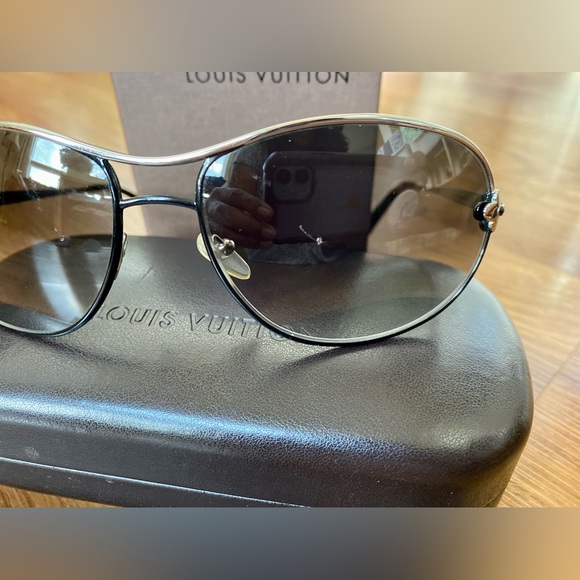 Louis Vuitton Viola Pilot Sunglasses - Picture 7 of 16